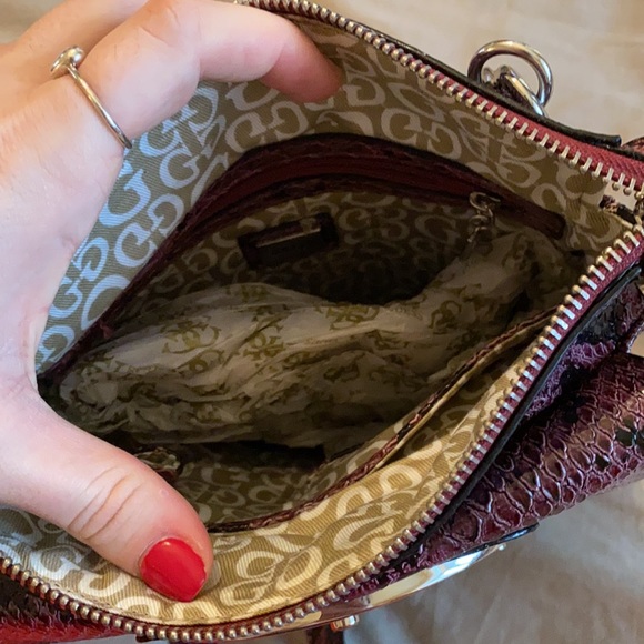 Purple crossbody python pattern Guess bag. - Picture 4 of 6